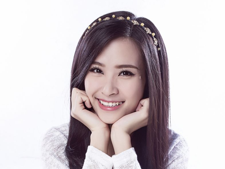 Ca sĩ Đông Nhi lên tiếng khi bị tố cướp kênh Youtube của fan