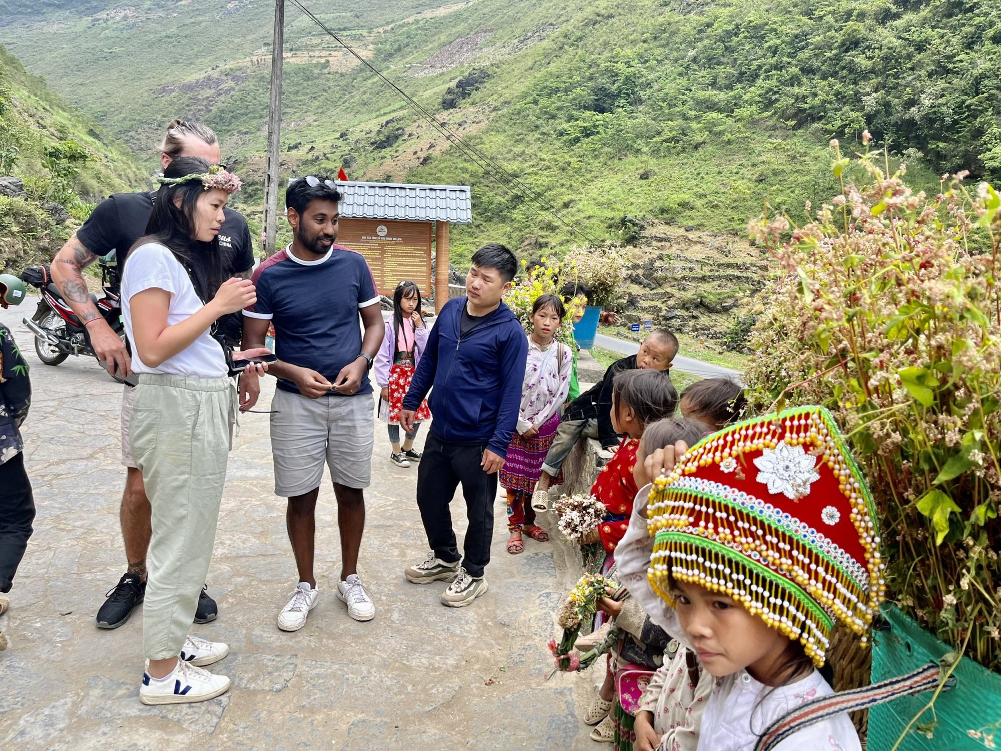 Ngỡ ngàng ngắm hoa tam giác mạch trái mùa ở Hà Giang - Ảnh 11.