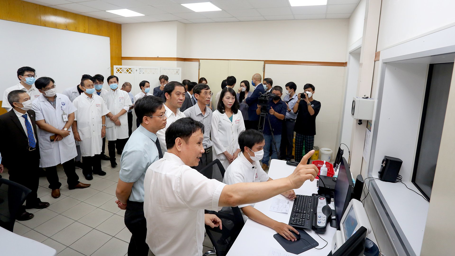 Bệnh viện Trung ương Huế đưa hệ thống MRI hiện đại nhất v&agrave;o chẩn đo&aacute;n bệnh tật - Ảnh 1.