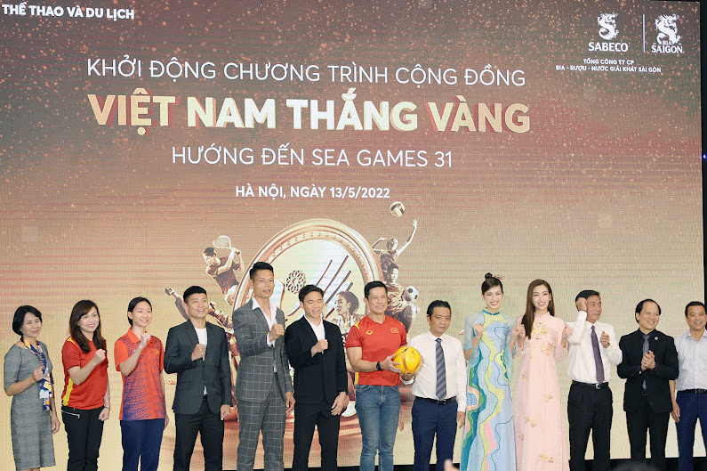 Loạt hoa hậu, nghệ sĩ cổ vũ đo&agrave;n thể thao Việt Nam - Ảnh 1.