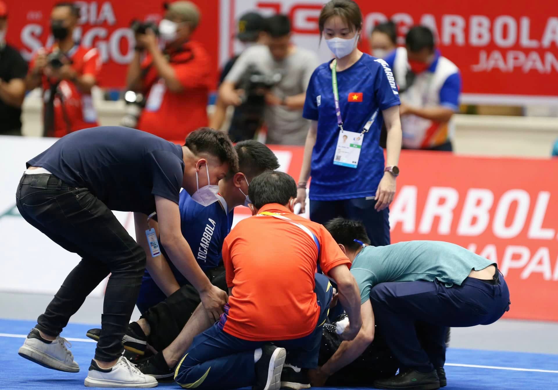 SEA Games 31: VĐV m&ocirc;n wushu của Việt Nam chấn thương khi đang thi đấu - Ảnh 6.