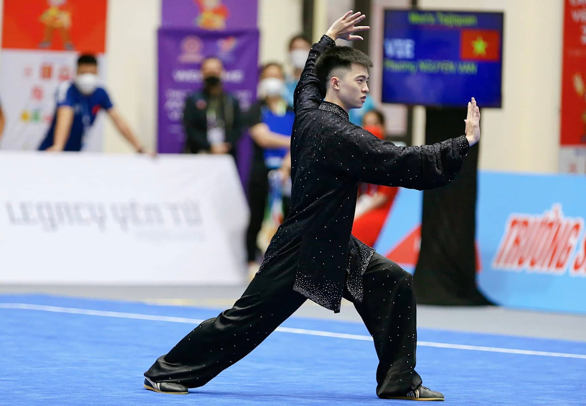 SEA Games 31: VĐV m&ocirc;n wushu của Việt Nam chấn thương khi đang thi đấu - Ảnh 2.