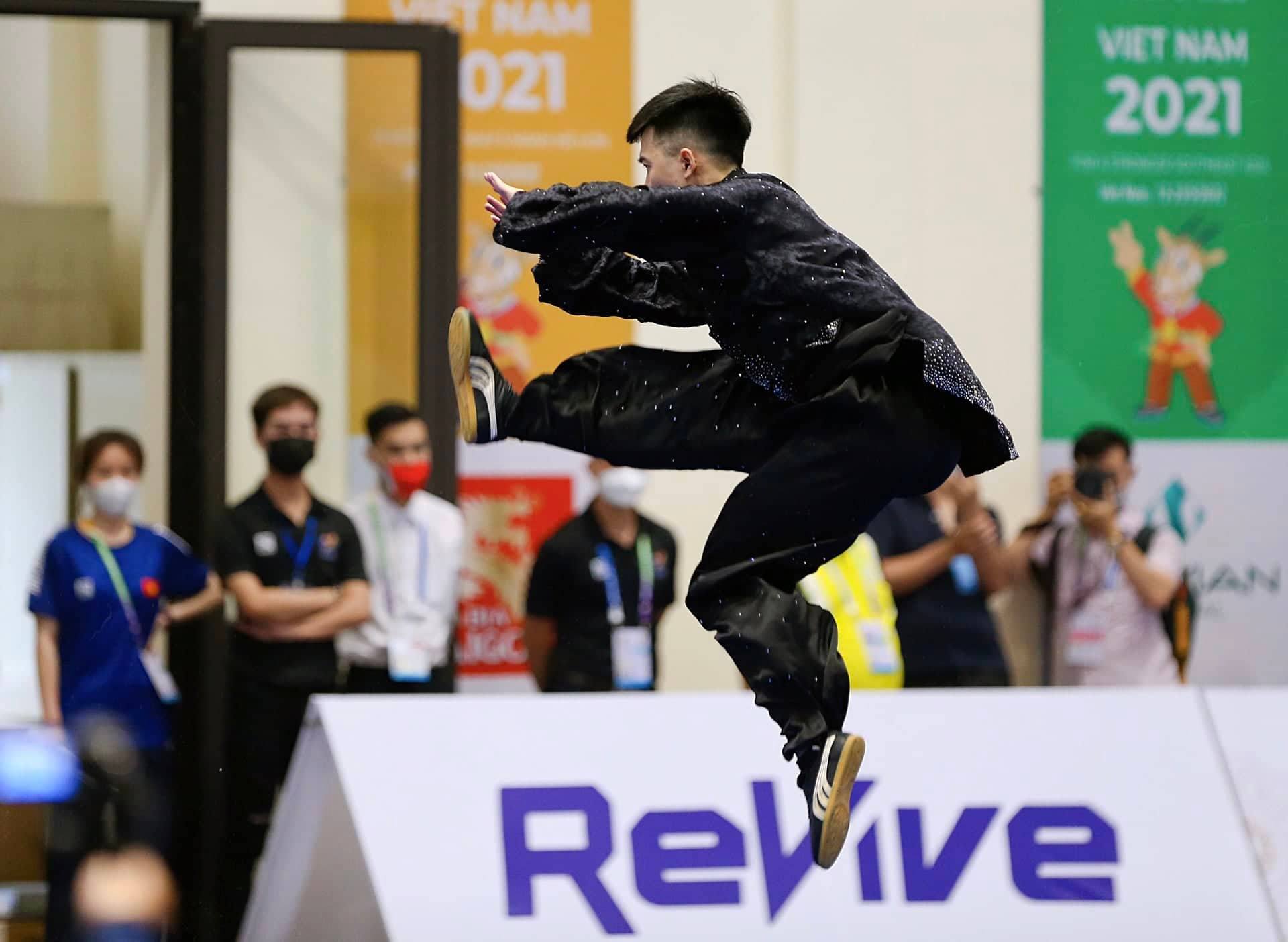 SEA Games 31: VĐV m&ocirc;n wushu của Việt Nam chấn thương khi đang thi đấu - Ảnh 5.