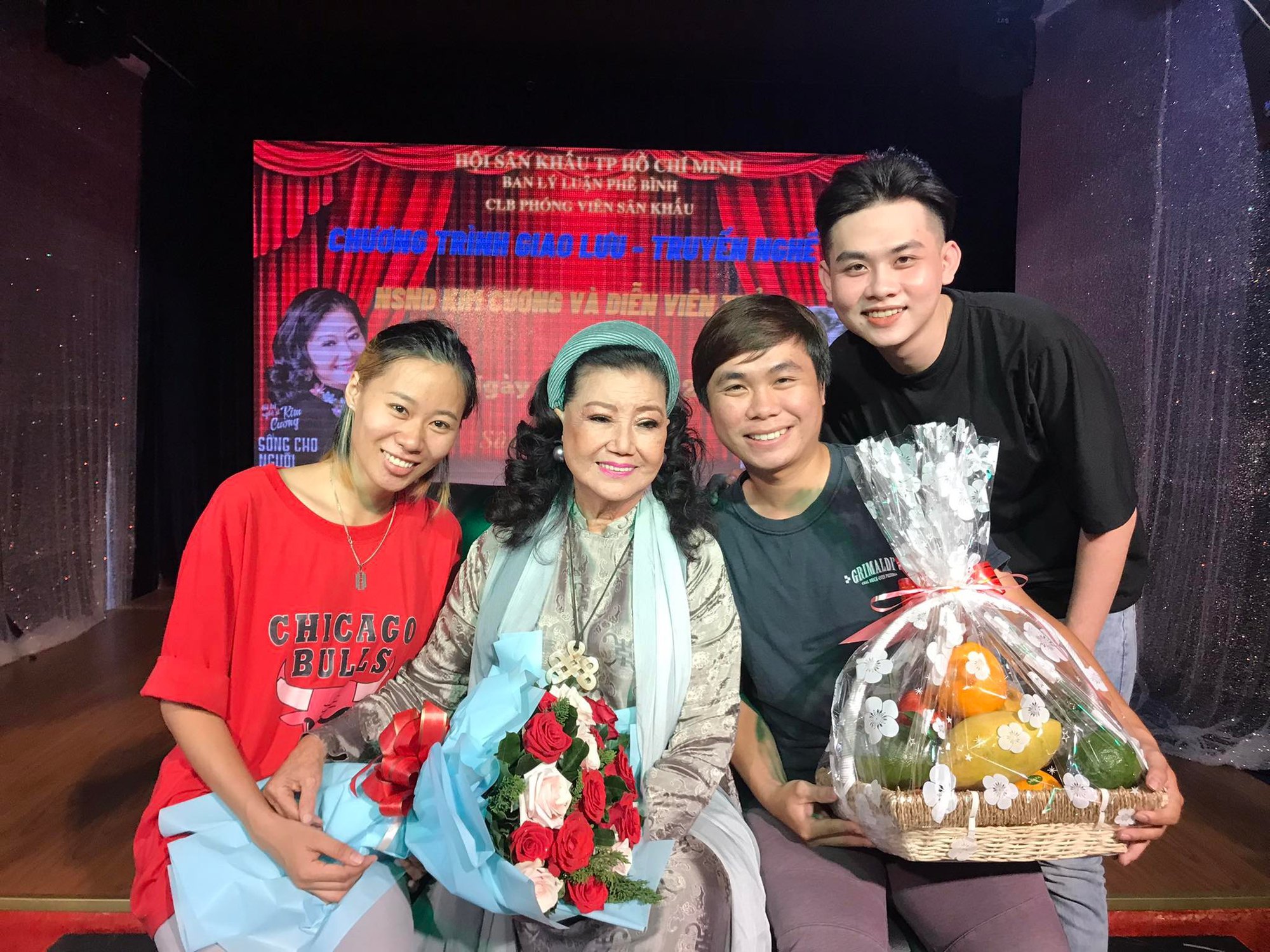 Kỳ nữ Kim Cương: Diễn ẩu, lố lăng là phạm tội "ngoại tình"!