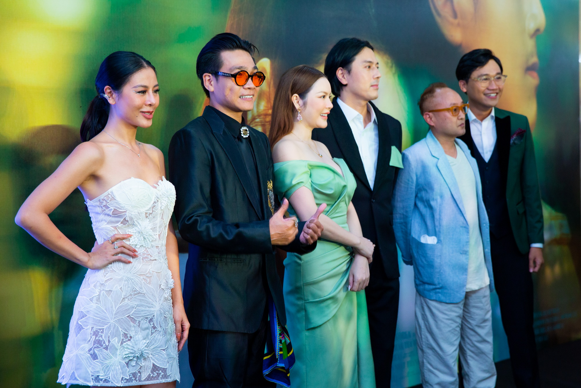 Sao &ldquo;Gi&agrave;y thủy tinh&rdquo; đẹp đ&ocirc;i c&ugrave;ng L&yacute; Nh&atilde; Kỳ tr&ecirc;n thảm đỏ - Ảnh 7.