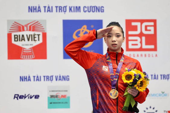 Cựu binh trở lại, chủ nhà vững ngôi đầu