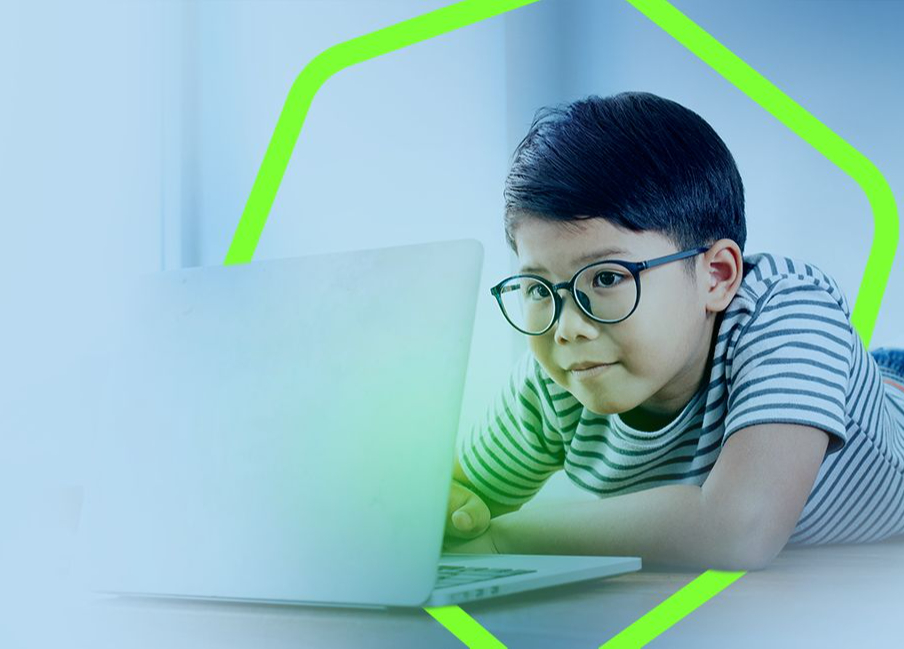 Phụ huynh cần hiểu v&agrave; bảo vệ con khi con tiếp x&uacute;c sớm với internet - Ảnh 1.