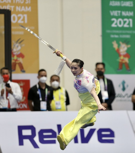 Chiếc HCV SEA Games mừng sinh nhật muộn của hoa kh&ocirc;i Dương Th&uacute;y Vi - Ảnh 1.