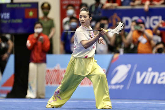 Chiếc HCV SEA Games mừng sinh nhật muộn của hoa kh&ocirc;i Dương Th&uacute;y Vi - Ảnh 2.