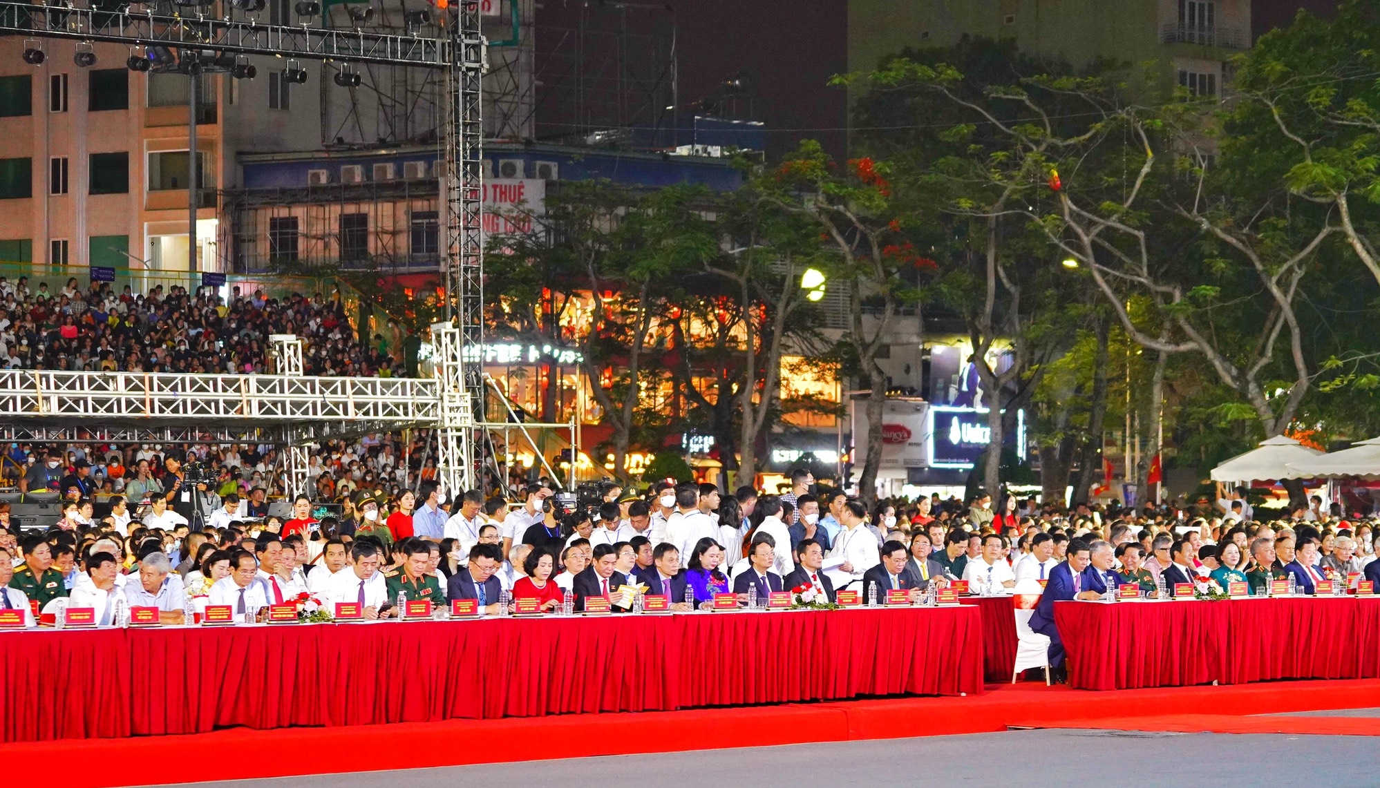 Hoành tráng đêm hội “Hải Phòng - Điểm đến thành công” - Ảnh 5.