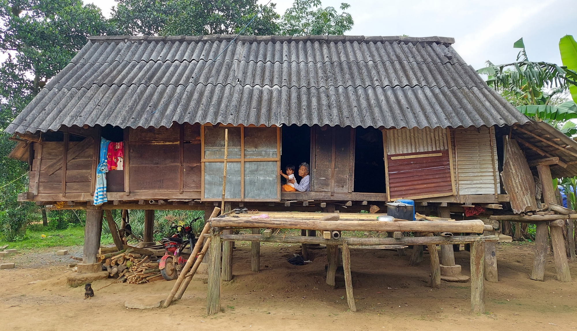 Bản Ch&ugrave;a h&ocirc;m nay đau đ&aacute;u buồn - Ảnh 2.
