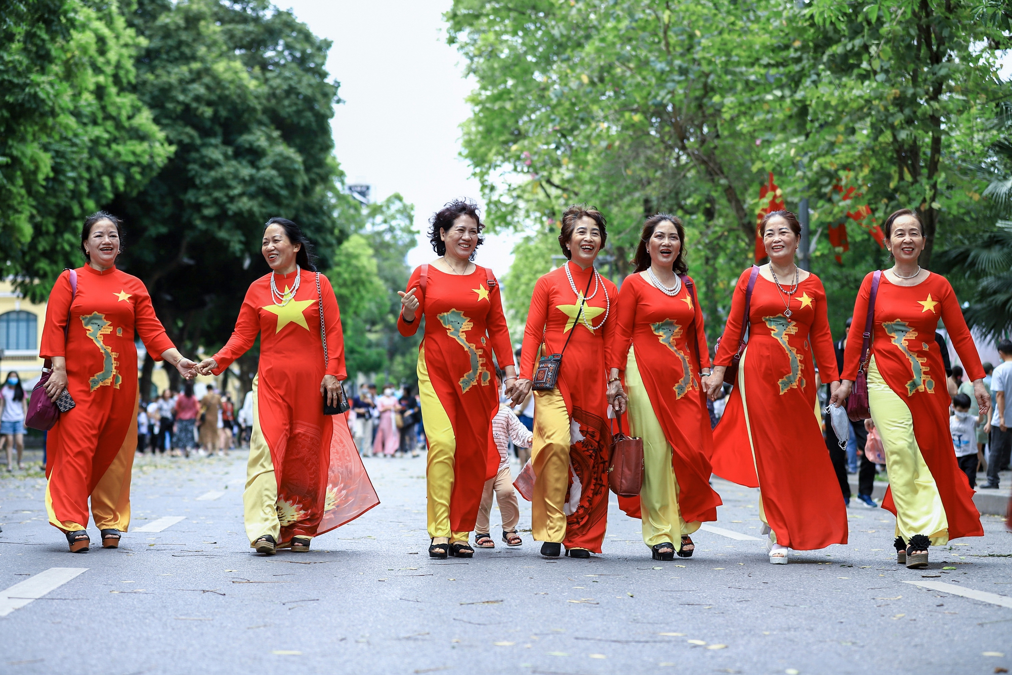 Thắm màu cờ Tổ quốc