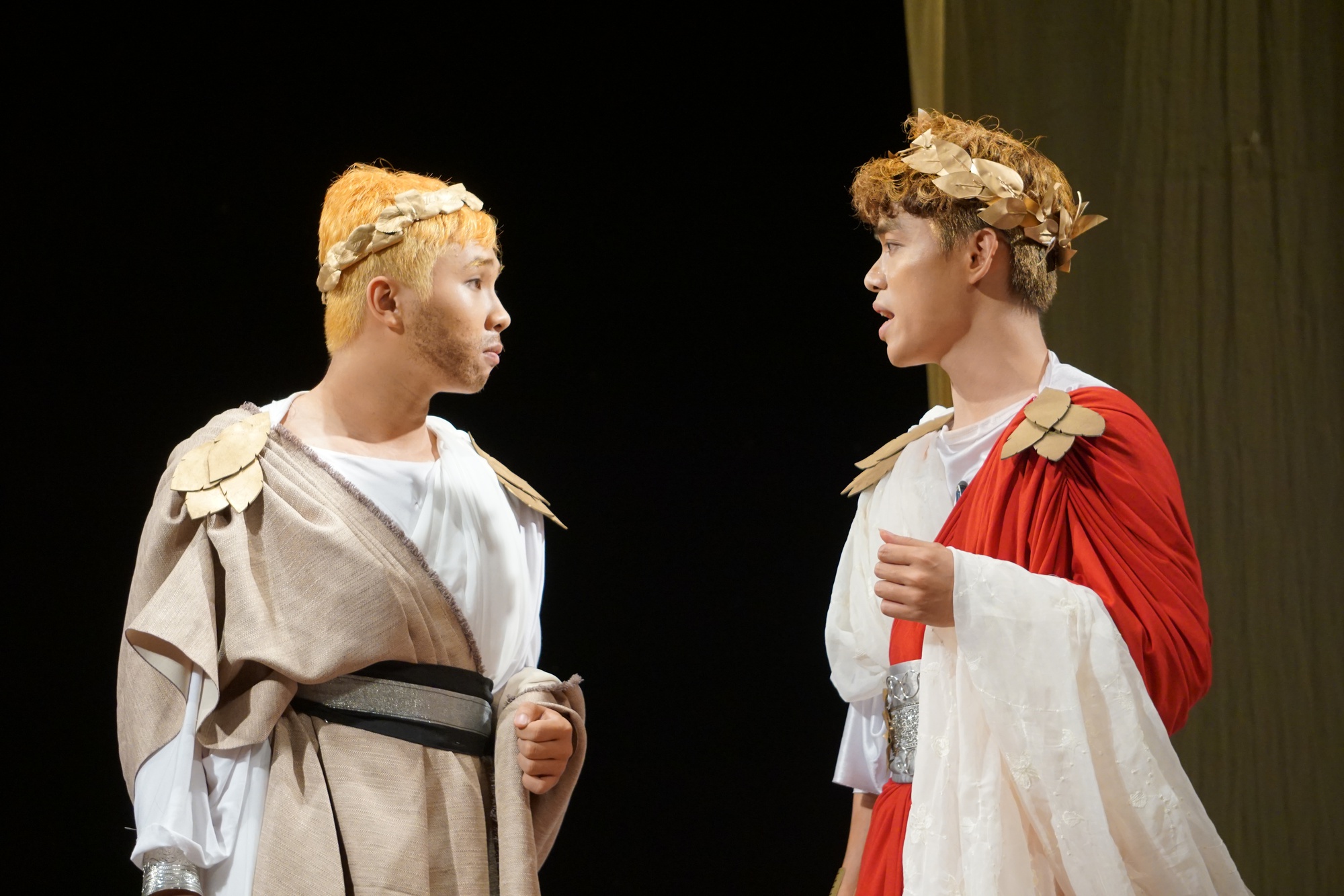 Th&aacute;i Hậu Dương V&acirc;n Nga v&agrave; phu nh&acirc;n Macbeth l&agrave;m MC đ&ecirc;m kịch kinh điển nước ngo&agrave;i - Ảnh 3.