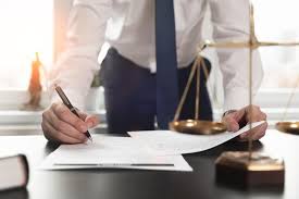 Nghỉ việc phải báo trước 3 tháng?