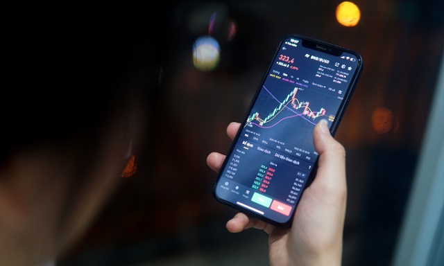 D&acirc;n chơi tiền số rủ nhau x&oacute;a app - Ảnh 1.