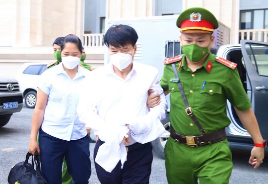 Đề nghị tuy&ecirc;n phạt nguy&ecirc;n thứ trưởng Trương Quốc Cường 7 đến 8 năm t&ugrave; - Ảnh 1.