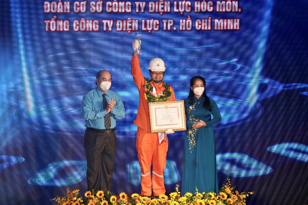 3 kỹ sư trẻ của EVNHCMC đạt danh hiệu “Người thợ trẻ giỏi” toàn quốc năm 2022
