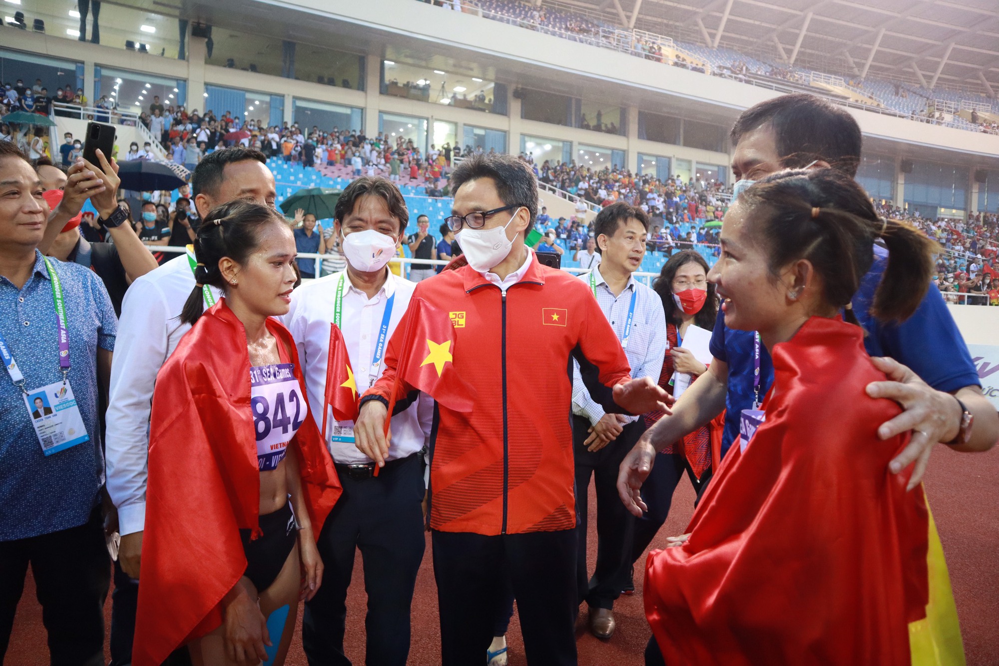Nhật k&yacute; SEA Games 31 ng&agrave;y 14-5: Tấm HCV cực qu&yacute; của bơi Việt Nam - Ảnh 10.