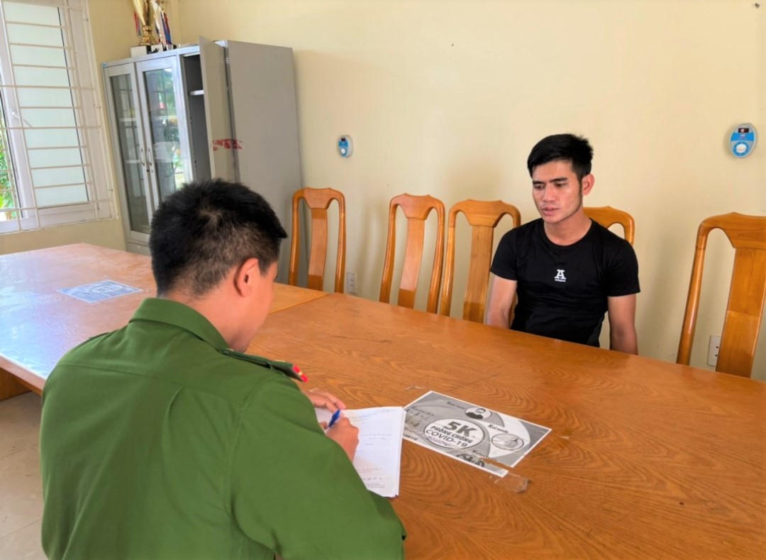 B&iacute; mật b&ecirc;n trong ng&ocirc;i nh&agrave; của người đ&agrave;n &ocirc;ng bu&ocirc;n ma t&uacute;y - Ảnh 1.