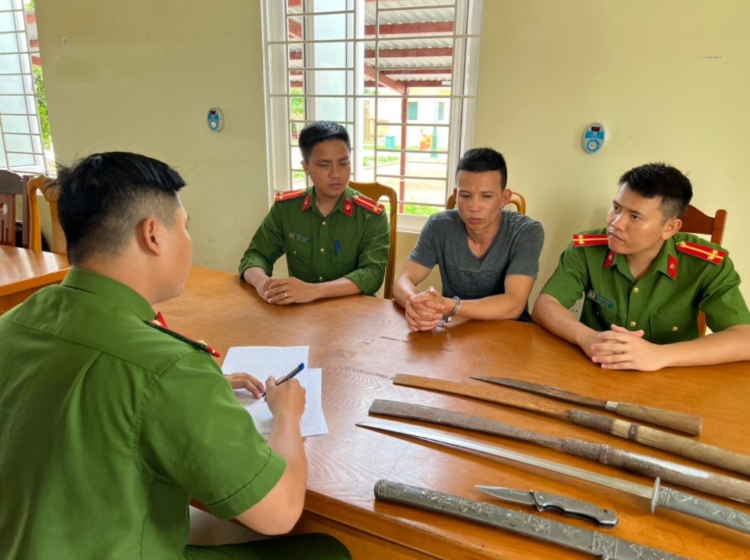 B&iacute; mật b&ecirc;n trong ng&ocirc;i nh&agrave; của người đ&agrave;n &ocirc;ng bu&ocirc;n ma t&uacute;y - Ảnh 2.