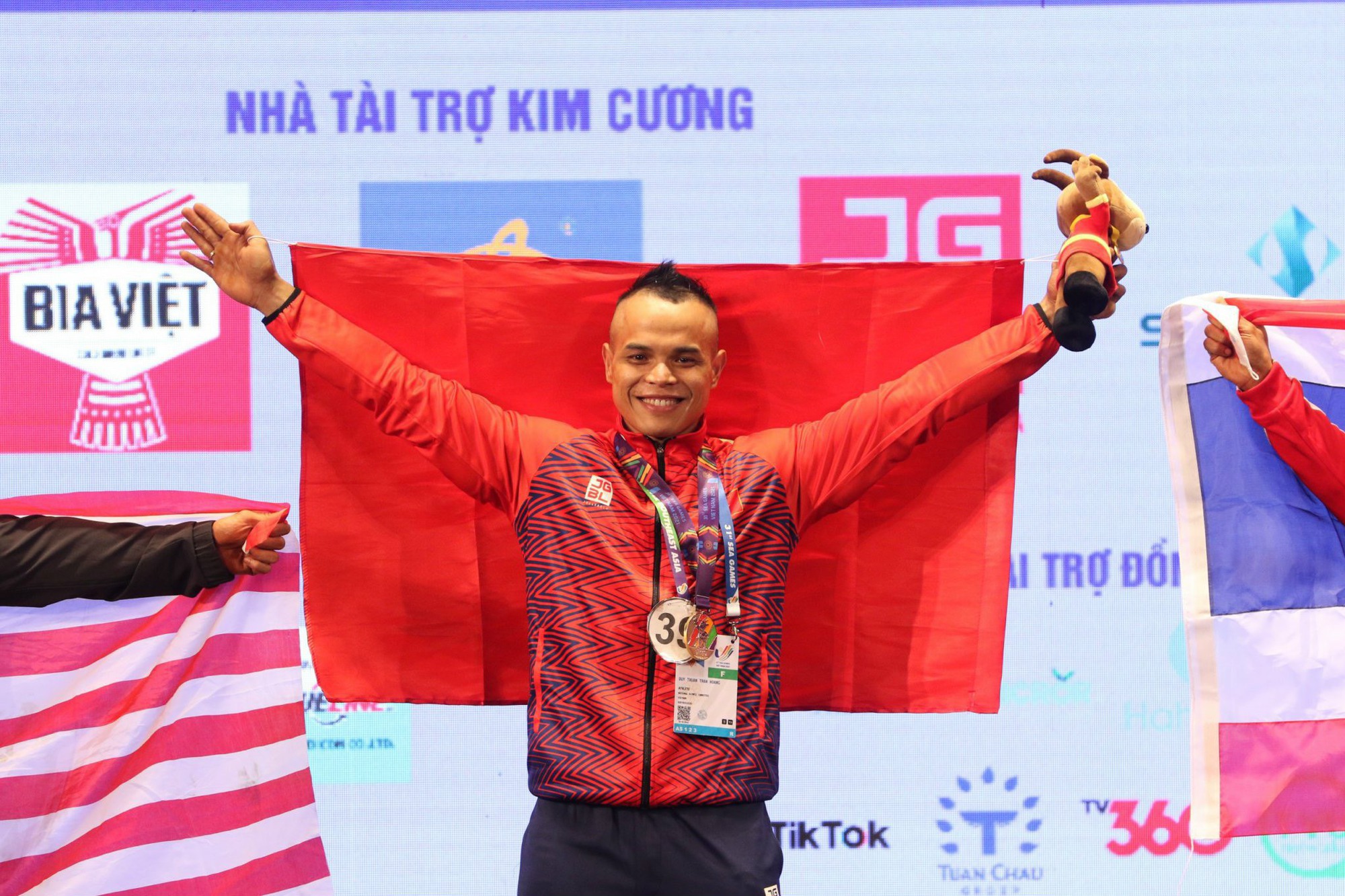 Nhật k&yacute; SEA Games 31 ng&agrave;y 14-5: Tấm HCV cực qu&yacute; của bơi Việt Nam - Ảnh 15.