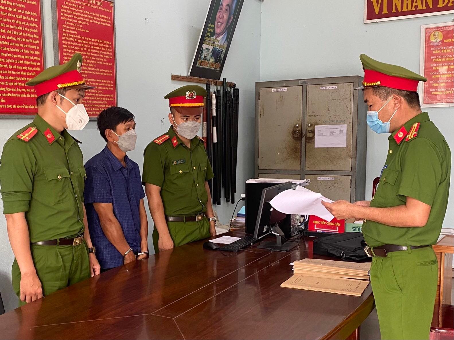Mẹ đi vắng, hai con gái bị gã đàn ông vào nhà dâm ô