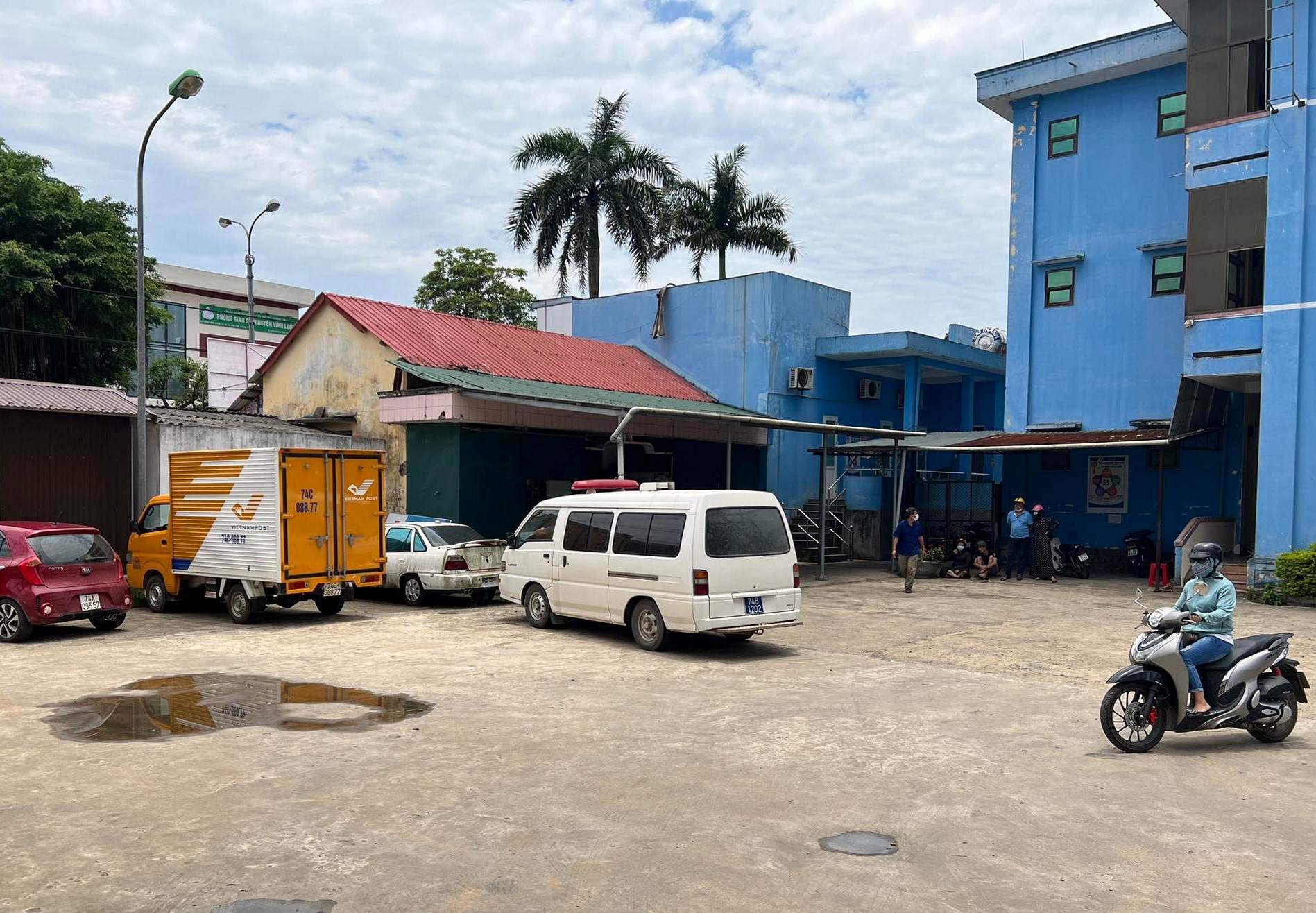 Nam bảo vệ 64 tuổi tử vong trong phòng làm việc