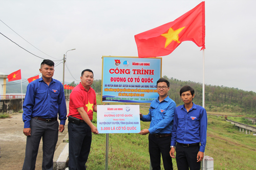 Khánh thành "Đường cờ Tổ quốc " tại Khu Di tích Tượng đài Vĩnh Trinh