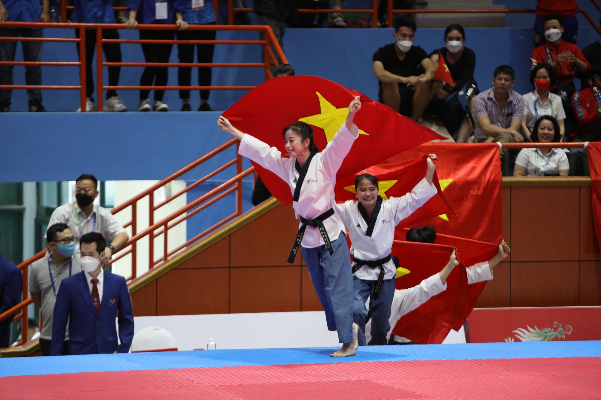 Clip: B&agrave;i thi gi&uacute;p Ch&acirc;u Tuyết V&acirc;n v&agrave; đồng đội đoạt HCV SEA Games - Ảnh 2.
