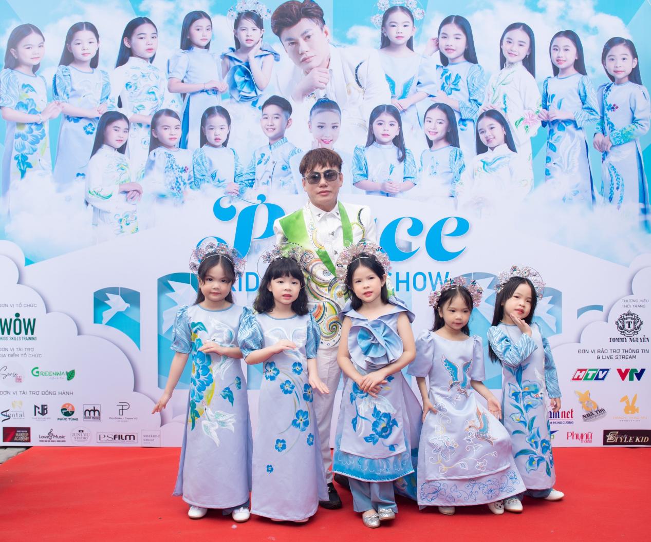 D&agrave;n mẫu nh&iacute; tỏa s&aacute;ng tại Peace Kid Fashion show by Tommy Nguyễn - Ảnh 1.