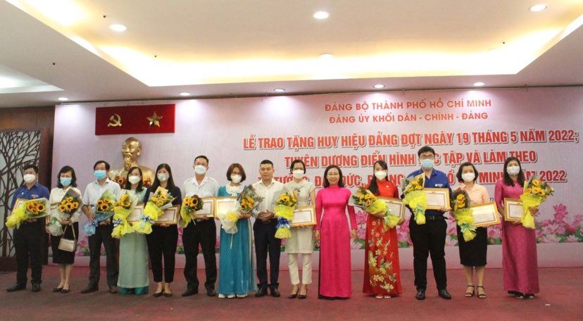 Ph&aacute;t huy vai tr&ograve; ti&ecirc;n phong, gương mẫu của đảng vi&ecirc;n - Ảnh 3.