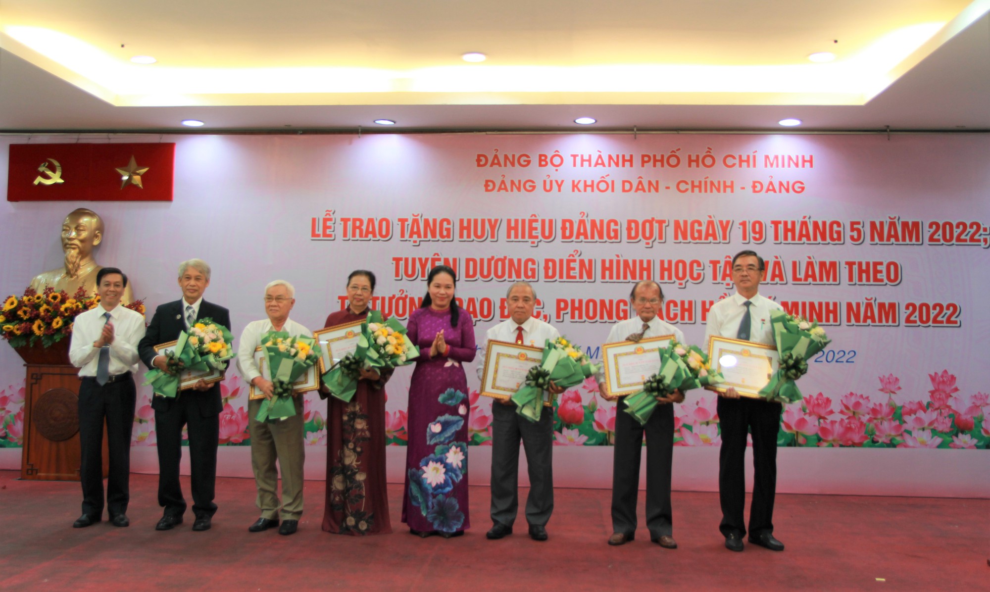 Ph&aacute;t huy vai tr&ograve; ti&ecirc;n phong, gương mẫu của đảng vi&ecirc;n - Ảnh 2.