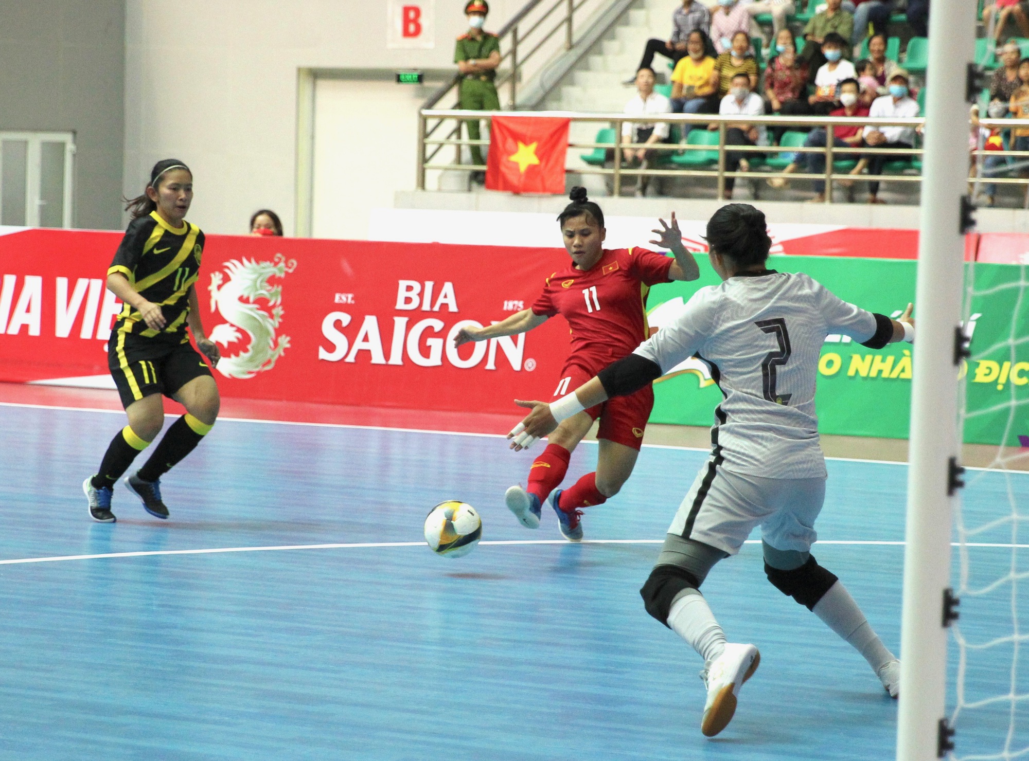 Thắng đậm Malaysia, Futsal nữ Việt Nam nhiều cơ hội đoạt HCV SEA Games 31 - Ảnh 2.