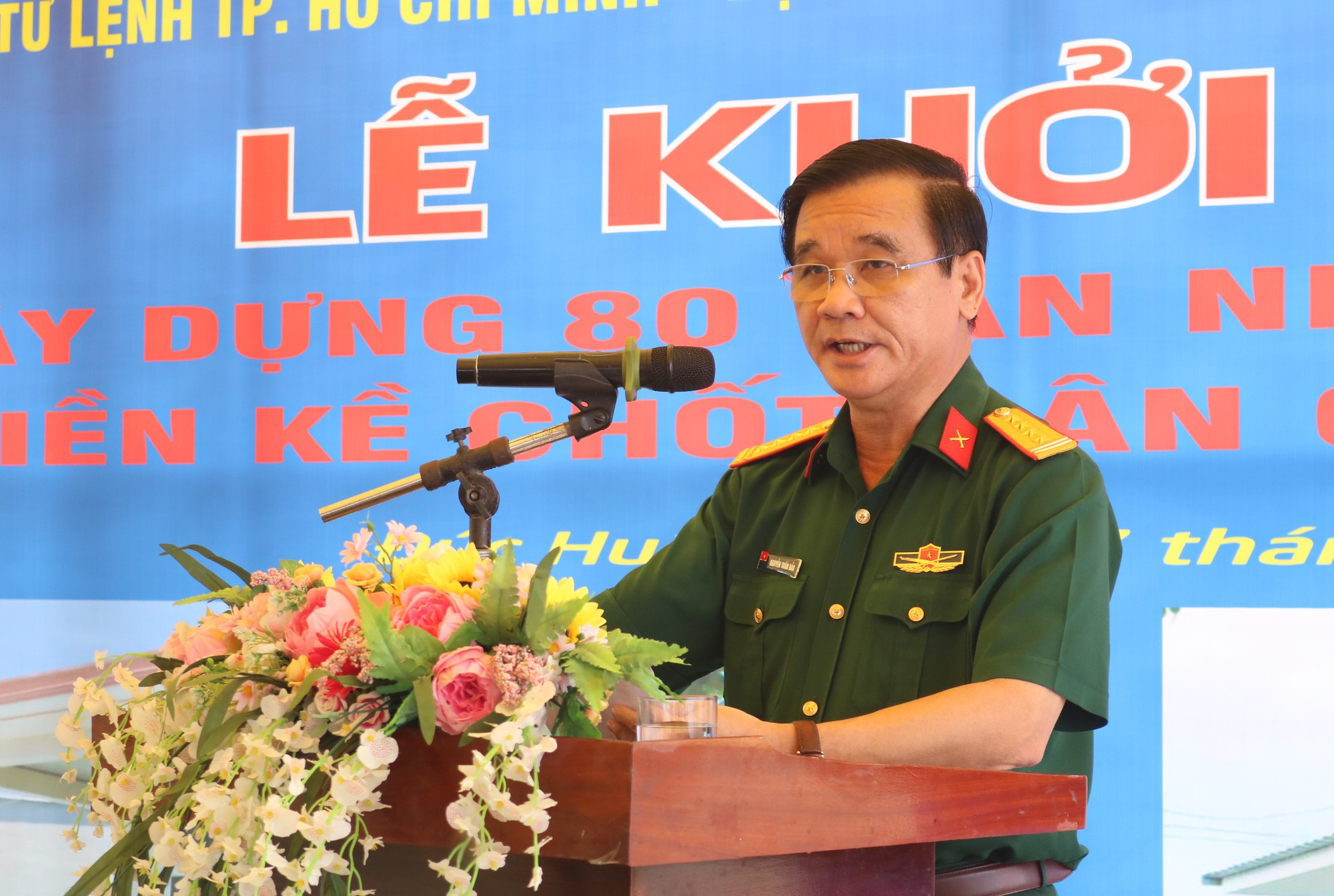 X&acirc;y dựng những cột mốc sống nơi bi&ecirc;n cương - Ảnh 2.