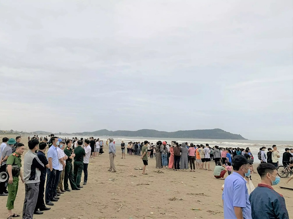 Anh lao ra biển cứu em, cả 2 anh em cùng mất tích