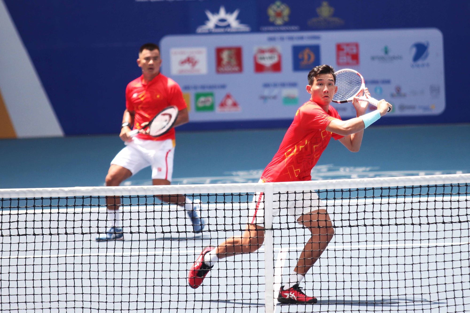 Vượt qua Malaysia v&agrave; Indonesia, tuyển Quần vợt Việt Nam khởi đầu su&ocirc;n sẻ nội dung đ&ocirc;i nam SEA Games 31 - Ảnh 1.