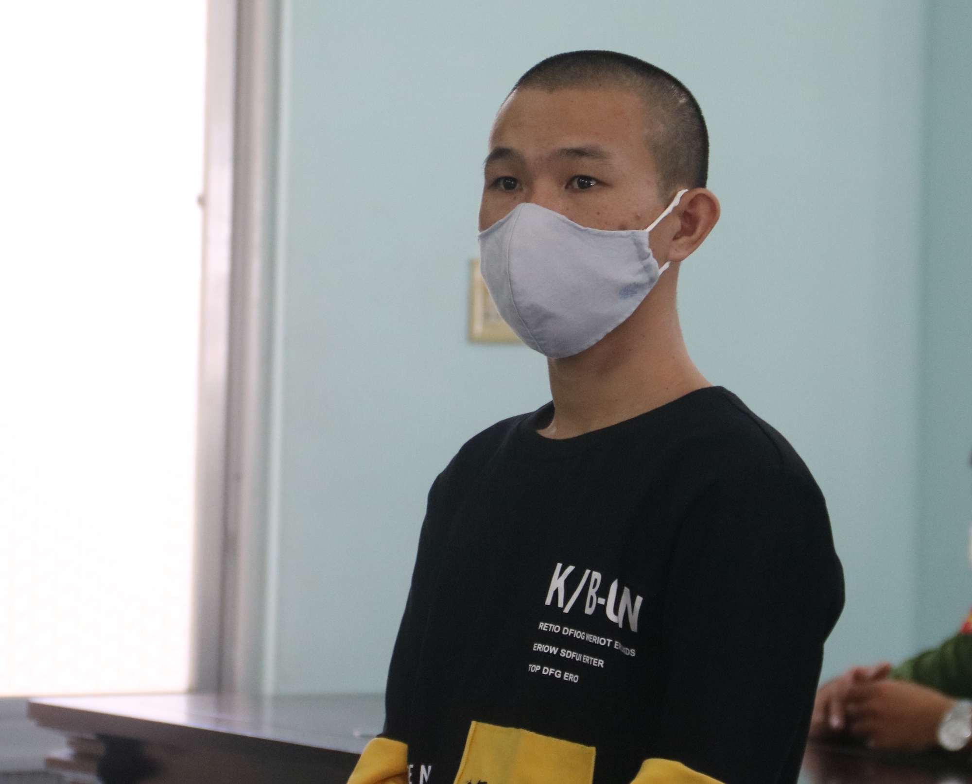 Tuy&ecirc;n &aacute;n t&agrave;i xế d&ugrave;ng xe m&uacute;c đập n&aacute;t 2 &ocirc;t&ocirc; tr&ecirc;n c&ocirc;ng trường cao tốc - Ảnh 1.