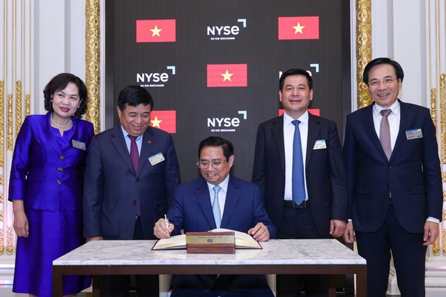 Thủ tướng Phạm Minh Ch&iacute;nh thăm s&agrave;n giao dịch chứng kho&aacute;n lớn nhất thế giới tại New York - Ảnh 10.