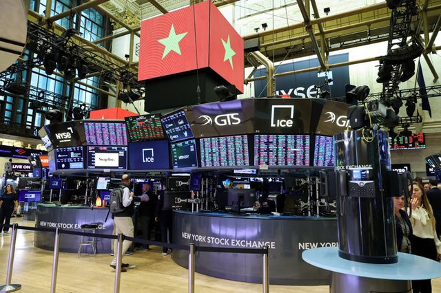 Thủ tướng Phạm Minh Ch&iacute;nh thăm s&agrave;n giao dịch chứng kho&aacute;n lớn nhất thế giới tại New York - Ảnh 4.