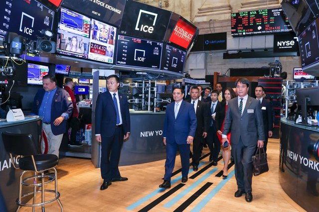 Thủ tướng Phạm Minh Ch&iacute;nh thăm s&agrave;n giao dịch chứng kho&aacute;n lớn nhất thế giới tại New York - Ảnh 5.
