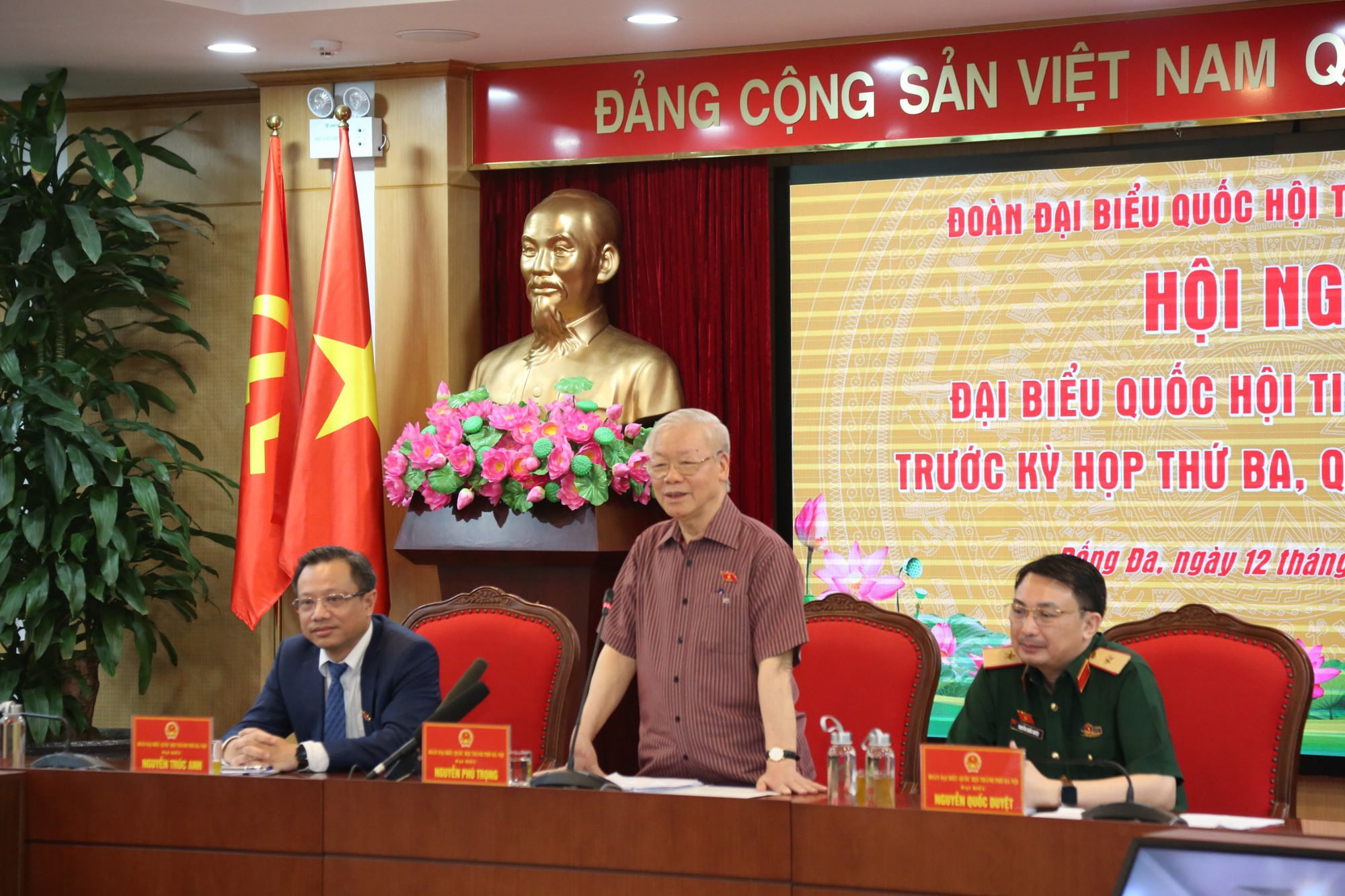 Tiếp xúc cử tri, Tổng Bí thư Nguyễn Phú Trọng nói về vấn đề đất đai, phòng chống tham nhũng