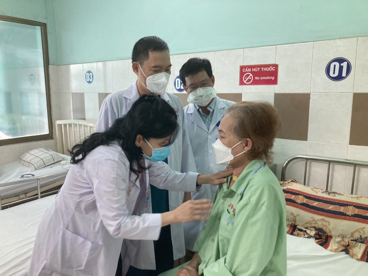 "Giải cứu" cụ bà không nói được suốt 7 tháng sau khi mắc Covid-19
