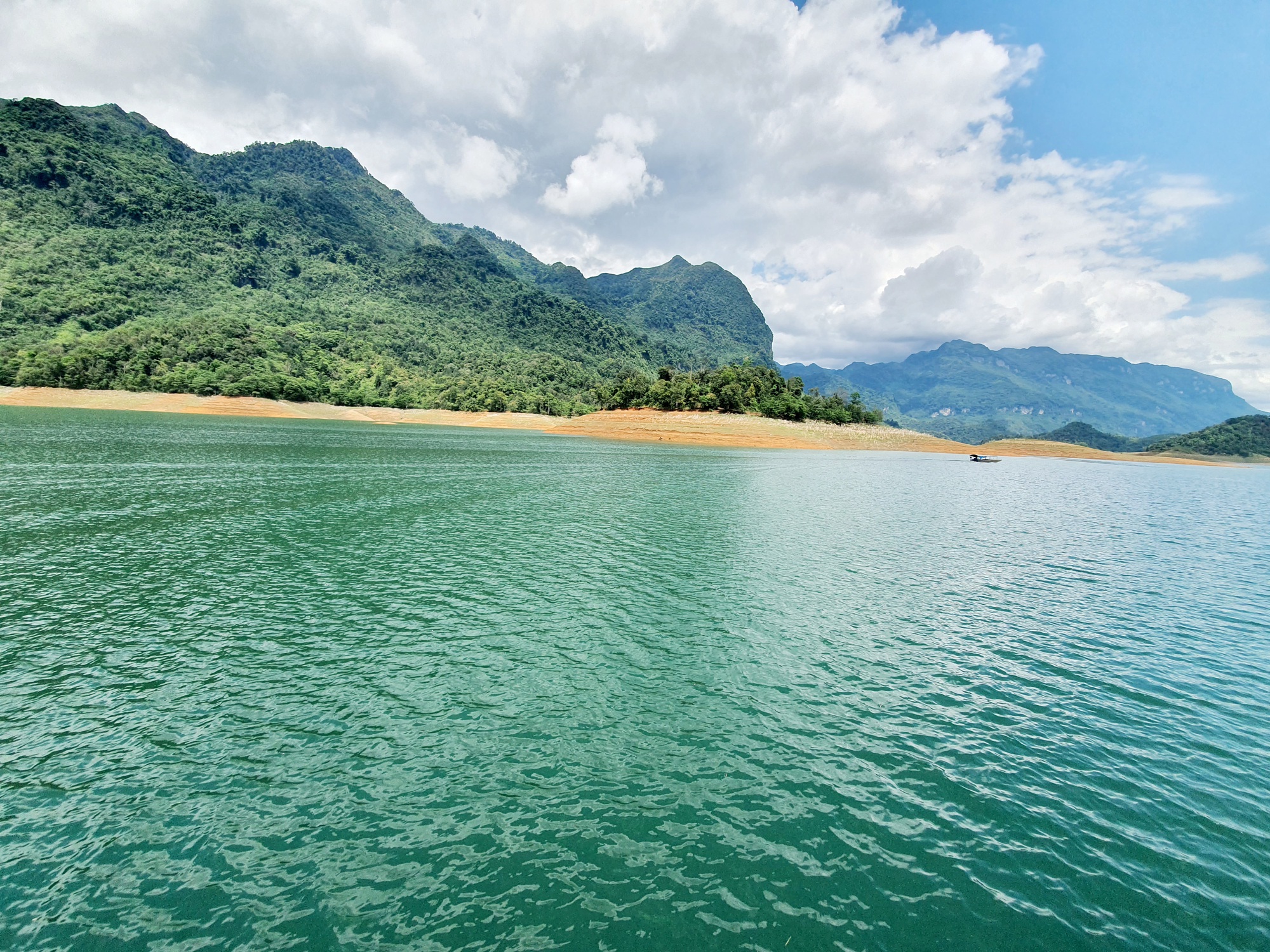 &ldquo;Lạc tr&ocirc;i&rdquo; tr&ecirc;n d&ograve;ng s&ocirc;ng G&acirc;m, nghe h&aacute;t Then giữa đất trời H&agrave; Giang, Tuy&ecirc;n Quang - Ảnh 2.