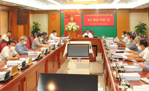 Ủy ban Kiểm tra Trung ương: Kỷ luật, đề nghị kỷ luật hàng loạt cán bộ
