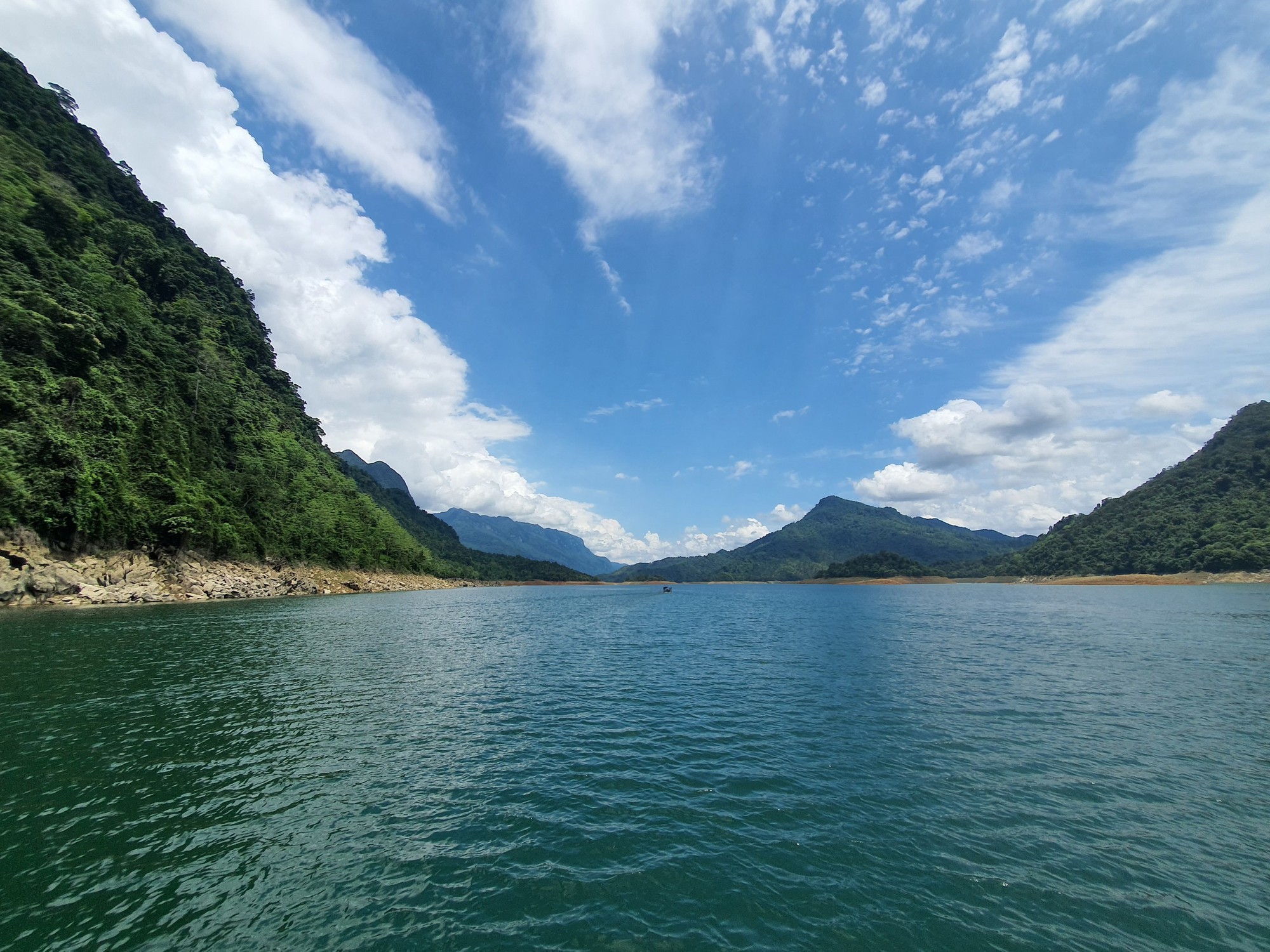 &ldquo;Lạc tr&ocirc;i&rdquo; tr&ecirc;n d&ograve;ng s&ocirc;ng G&acirc;m, nghe h&aacute;t Then giữa đất trời H&agrave; Giang, Tuy&ecirc;n Quang - Ảnh 7.