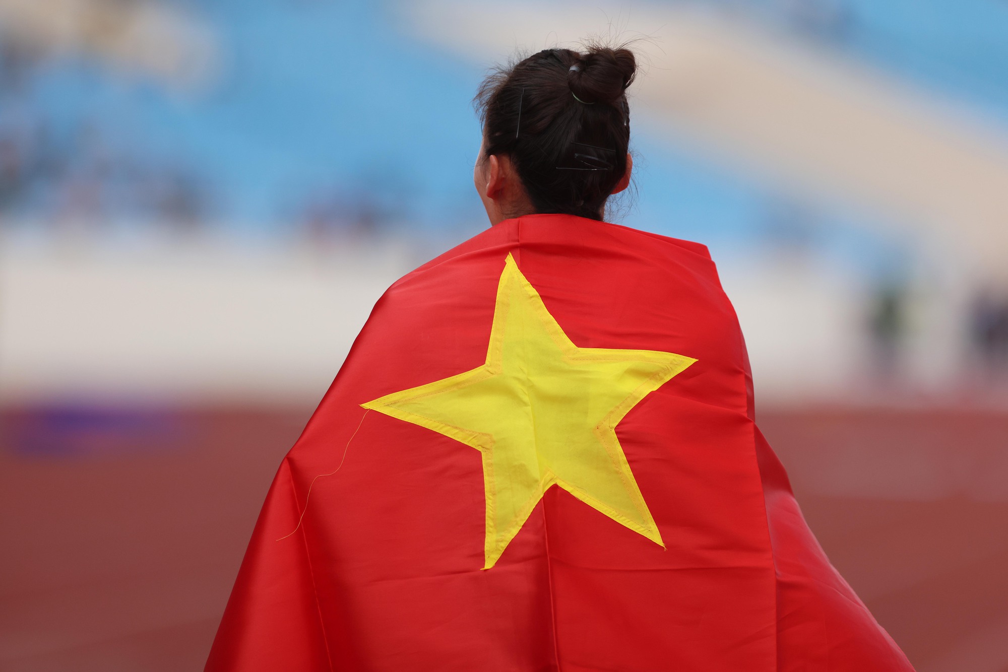 Cảm x&uacute;c tr&aacute;i ngược của anh em nh&agrave; họ Qu&aacute;ch trong ng&agrave;y mưa v&agrave;ng điền kinh - Ảnh 4.