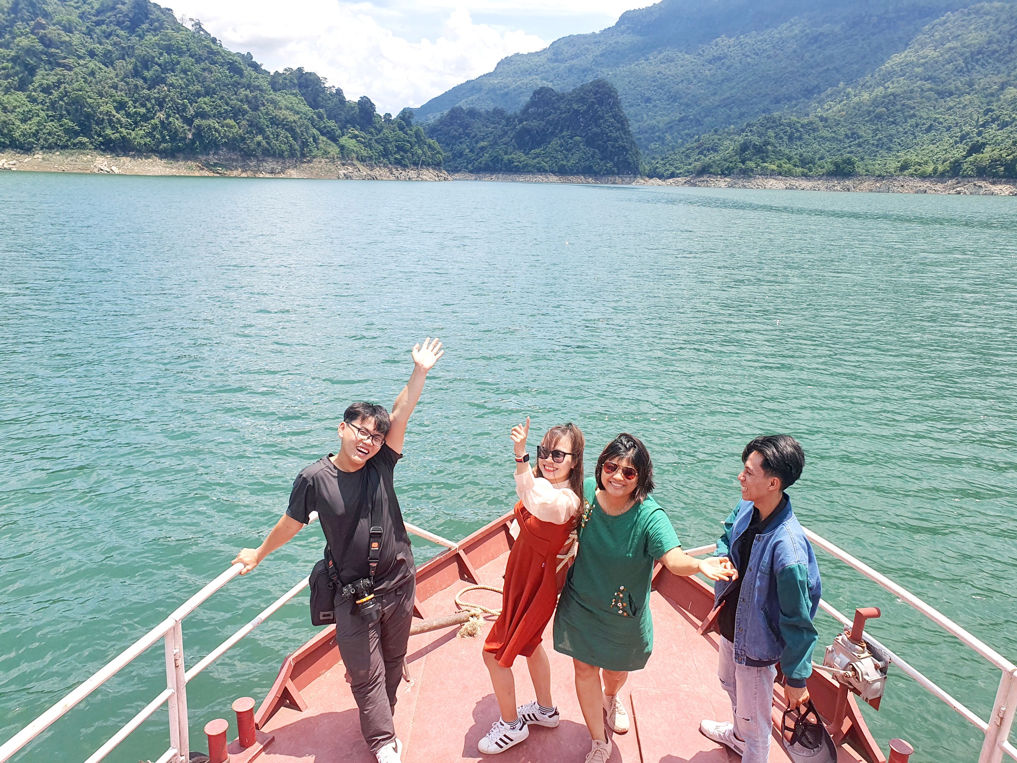 &ldquo;Lạc tr&ocirc;i&rdquo; tr&ecirc;n d&ograve;ng s&ocirc;ng G&acirc;m, nghe h&aacute;t Then giữa đất trời H&agrave; Giang, Tuy&ecirc;n Quang - Ảnh 3.