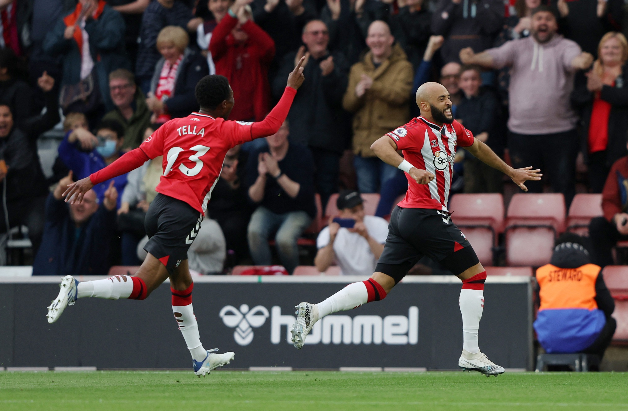 Thắng nhọc nhằn Southampton, Liverpool quyết đua vô địch đến cùng - Ảnh 2.