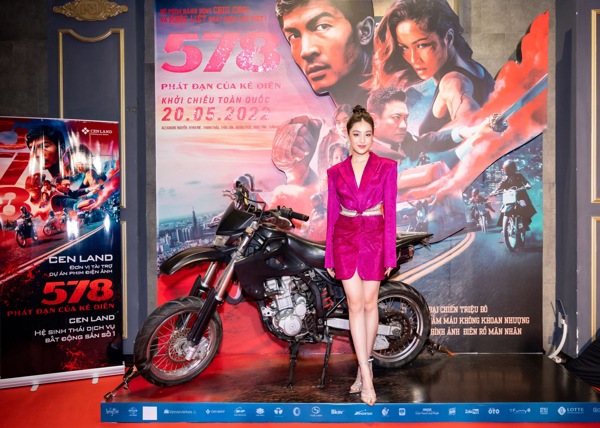H’Hen Niê khoe dáng quyến rũ, sẵn sàng thành “đả nữ” - Ảnh 9.