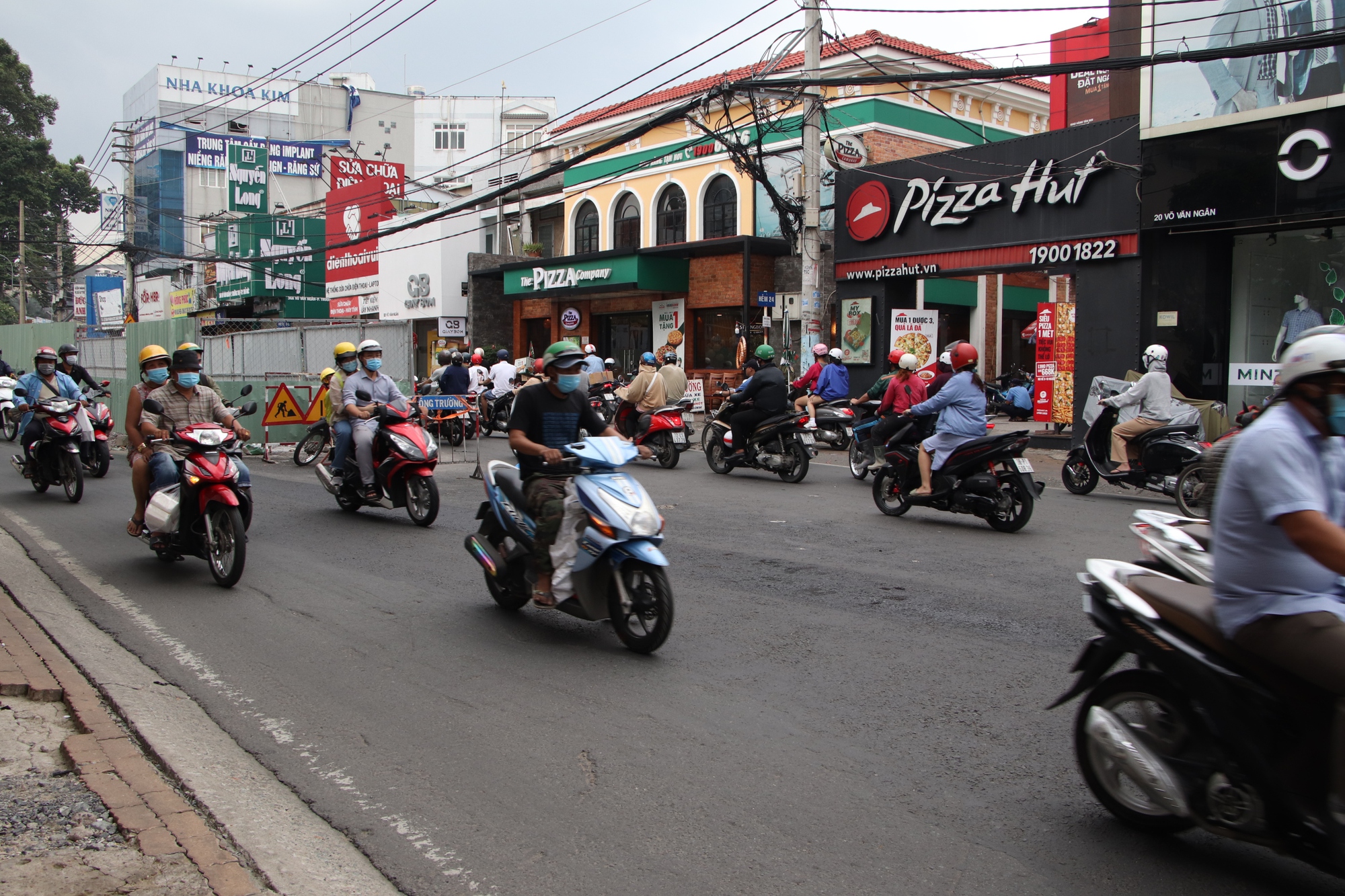 Đường V&otilde; Văn Ng&acirc;n được cải thiện sau phản &aacute;nh của B&aacute;o Người Lao Động - Ảnh 7.